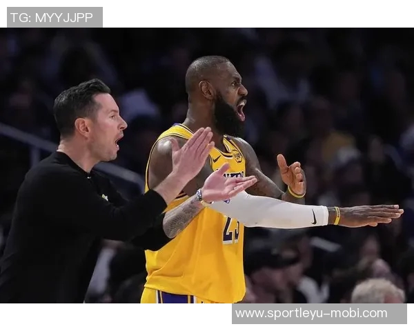 雷迪克强调防守体系的重要性每位球员需在每个回合全力以赴