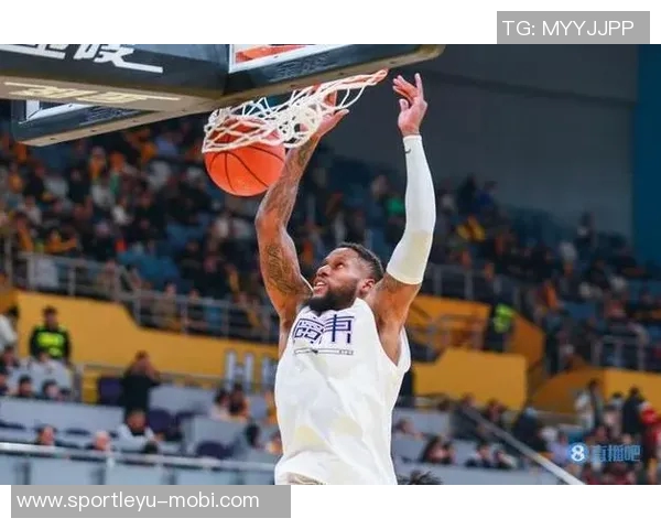 里斯观看魔术比赛后迅速赶往多伦多支持弟弟朱利安贡献9分6板表现出色